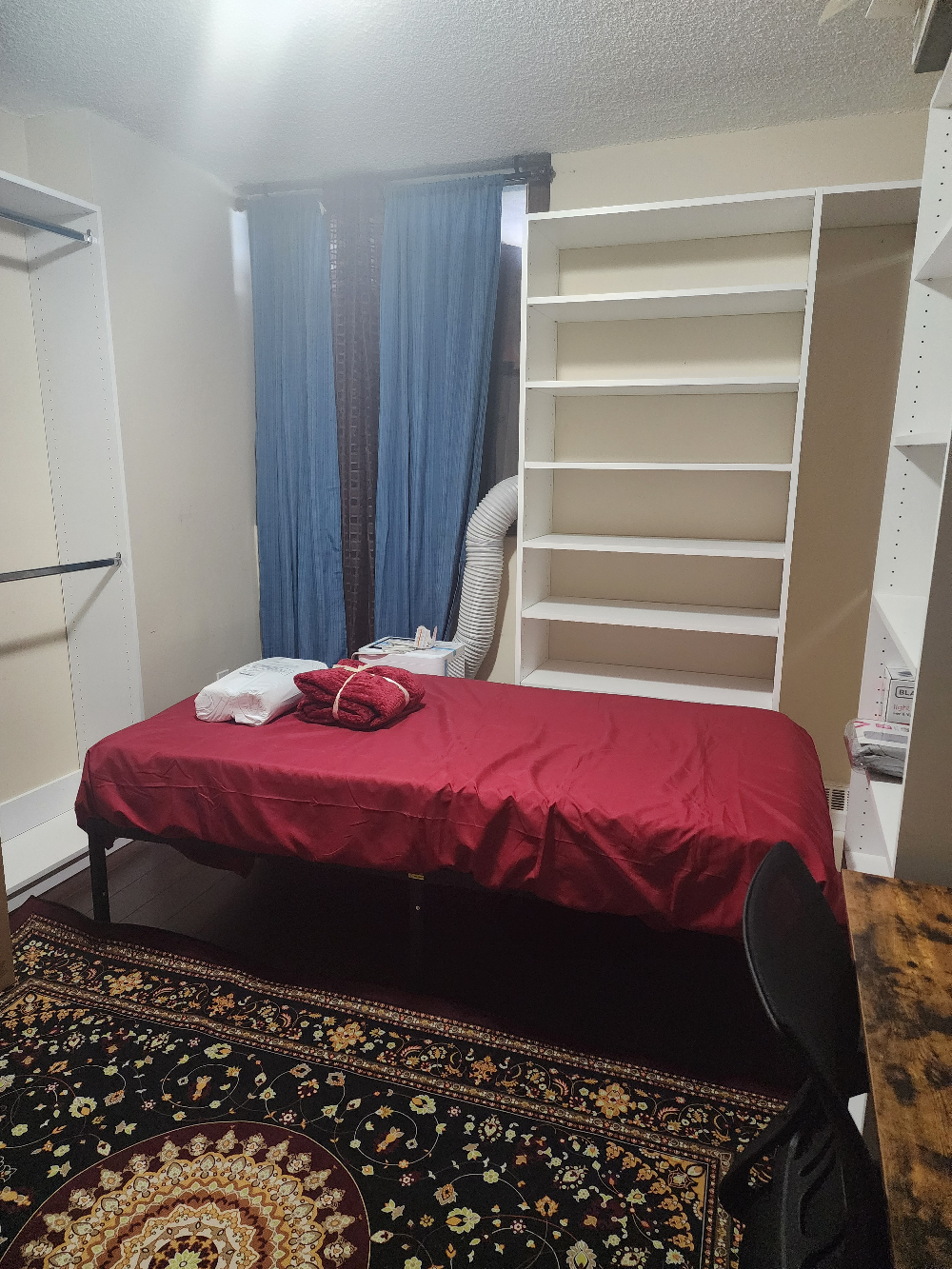 Room with private and shared washroom - 5